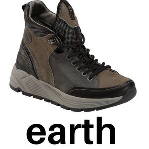 EARTH Journey Vigor black multi leather boots